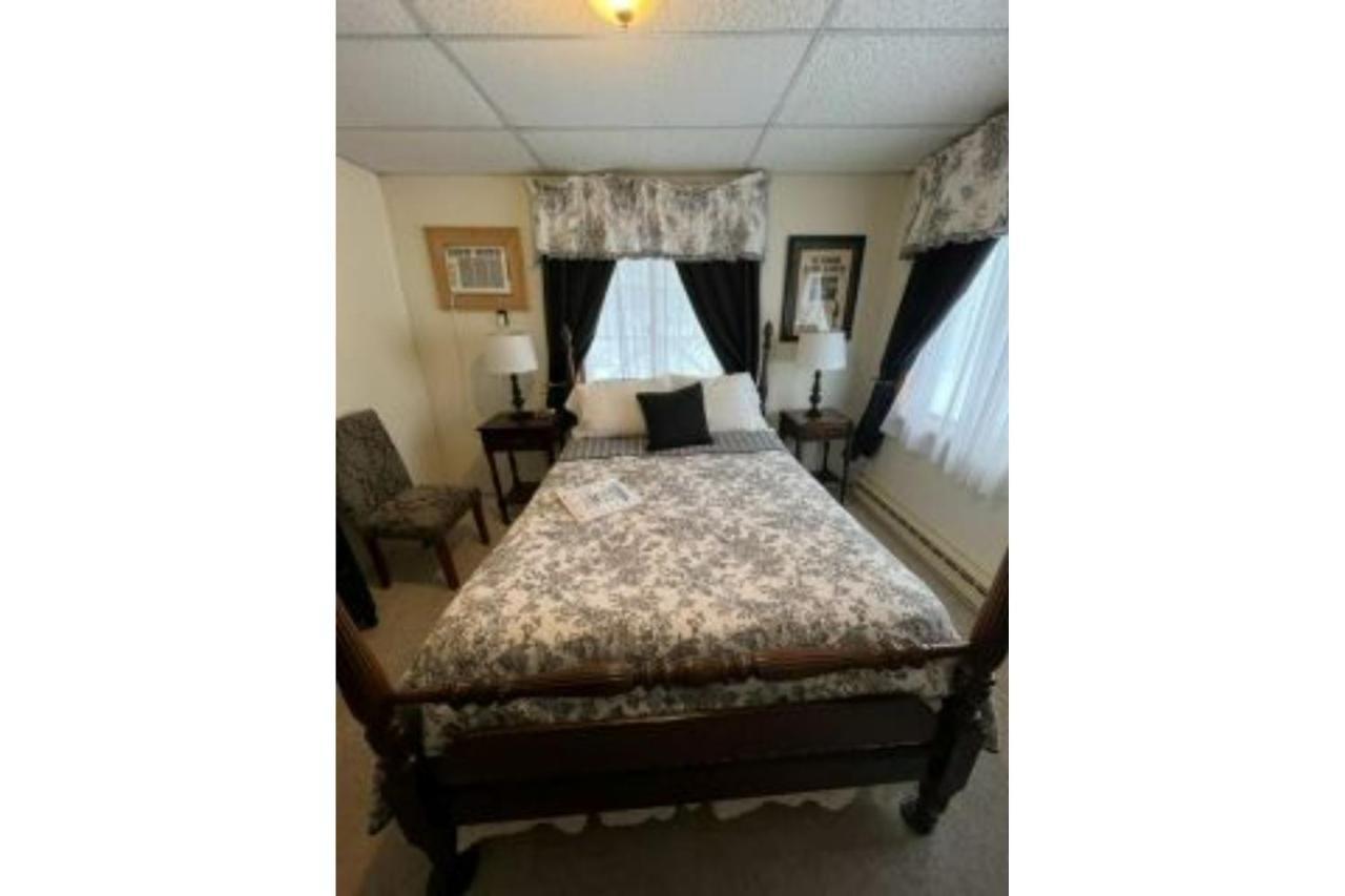 The Bavarian Manor Bed & Breakfast Purling