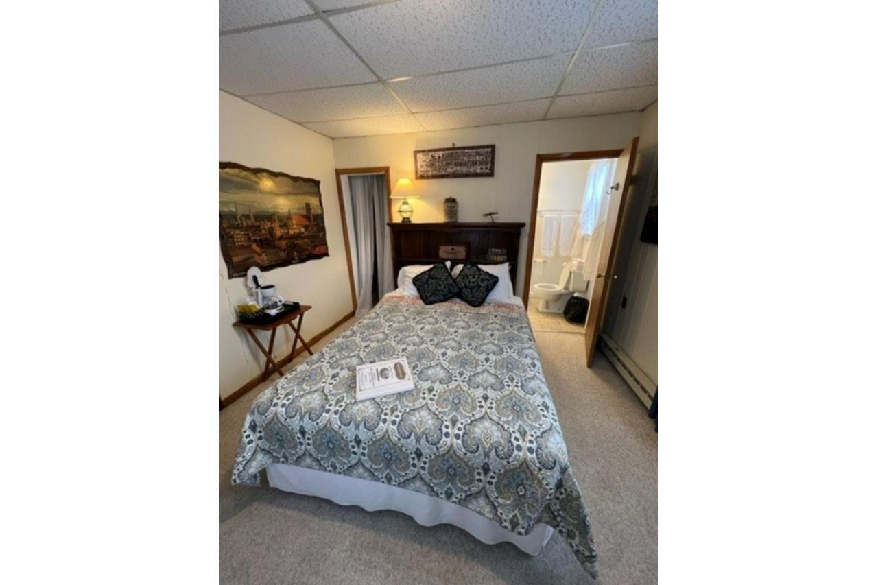 The Bavarian Manor Bed & Breakfast Purling